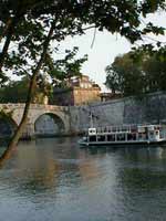 Rome - bateau sur le Tibre