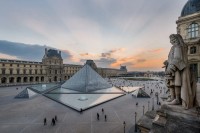 Pyramide et musée du Louvre