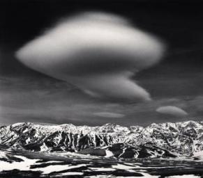 Curious Cloud, Campo Imperatore, Italie, 2016 Holga, Abruzzo et Huangshan, une exposition de Michael Kenna