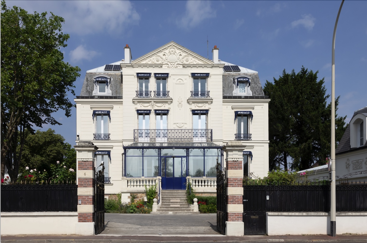  Meris Angioletti à l’exposition Corps à cordes : Vibrations et résonances- couverture