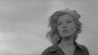 Monica Vitti dans une scène du film L'Avventura