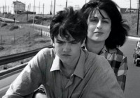 Anna Magnani et Ettore Garofalo dans une scène du film Mamma Roma