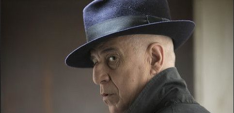 Toni Servillo dans une scène de 5 est le numéro parfait Toni Servillo dans une scène de 5 est le numéro parfait