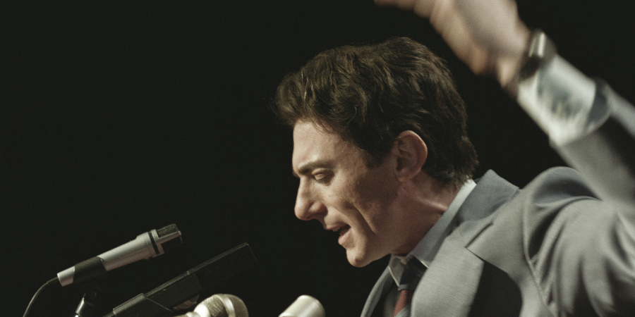 Elio Germano dans le rôle d'Enrico Berlinguer