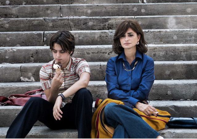 Penelope Cruz et Luana Giuliani dans une scène de l'immensità d'Emanuele Crialese Penelope Cruz et Luana Giuliani dans une scène de l'immensità d'Emanuele Crialese