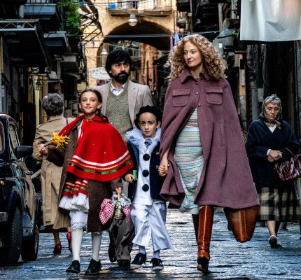 Luigi Lo Cascio et Alba Rorhwacher dans une scène du film Lacci de Daniele Luchetti Luigi Lo Cascio et Alba Rorhwacher dans une scène du film Lacci de Daniele Luchetti