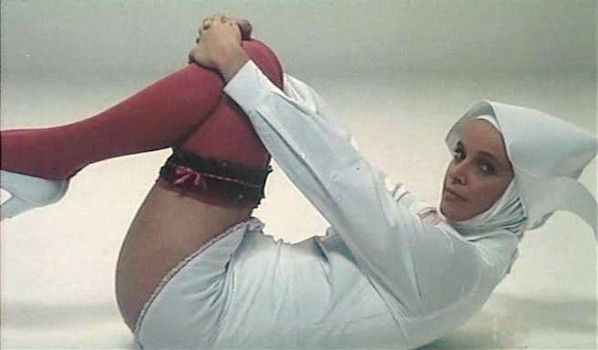 Laura Antonelli dans une scène de Sexe Fou Laura Antonelli dans une scène de Sexe Fou