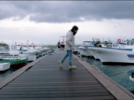 C’est à travers le regard du jeune Samuele Pucillo que le spectateur découvre le quotidien des Lampedusiens (crédit photo : Allociné / 21 Uno Films)
