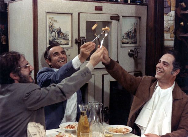 Nino Manfredi, Vittorio Gassman et Stefano Satta Flores dans une scène de Nous nous sommes tant aimés