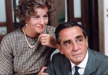 Vittorio Gassman et Stefania Sandrelli dans une scène de La Famille Vittorio Gassman et Stefania Sandrelli dans une scène de La Famille