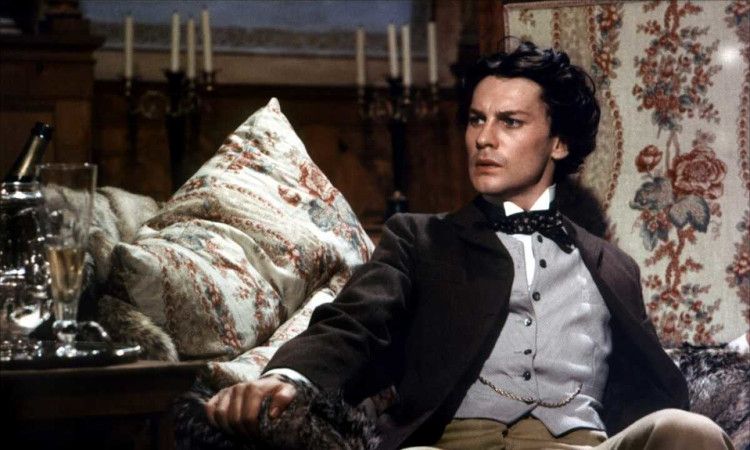 Helmut Berger dans une scène de Ludwig de Luchino Visconti Helmut Berger dans une scène de Ludwig de Luchino Visconti