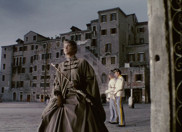 Alida Valli dans une scène de Senso de Luchino Visconti Alida Valli dans une scène de Senso de Luchino Visconti
