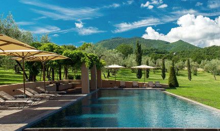 La piscine et le jardin de l'agriturismo