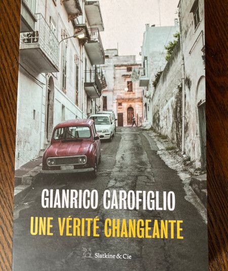 Une vérité changeante - couverture Une vérité changeante - couverture