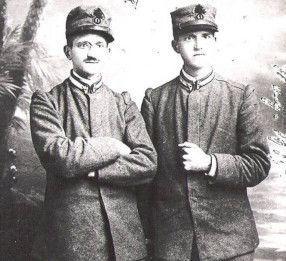 Giani Stuparich et son frère Carlo en 1915 Giani Stuparich et son frère Carlo en 1915