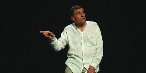 Serge Maggiani dans une scène du spectacle