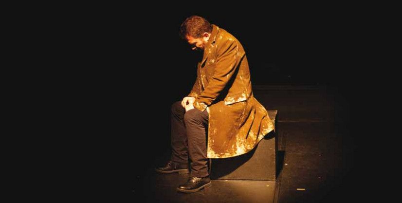 Laurent Orry dans un moment du spectacle Novecento, Pianiste