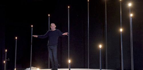 Jean Alibert dans une scène de Galilée, le mécano Jean Alibert dans une scène de Galilée, le mécano