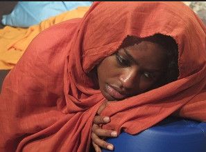 Malyka R. Johany dans une scène de De Pékin à Lampedusa Malyka R. Johany dans une scène de De Pékin à Lampedusa