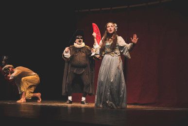 Une scène du spectacle lLa Ridiculosa commedia Une scène du spectacle lLa Ridiculosa commedia
