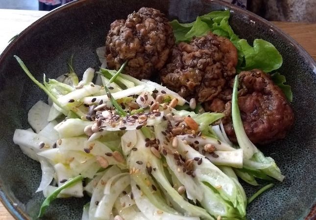 Amendula - boulettes de lentilles et salade