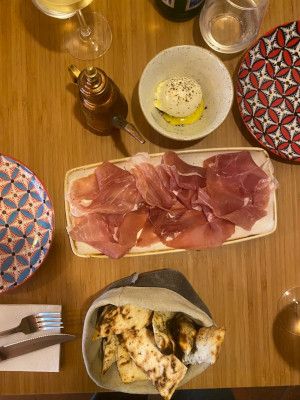 Addommè - prosciutto di Parma, burrata et focaccia