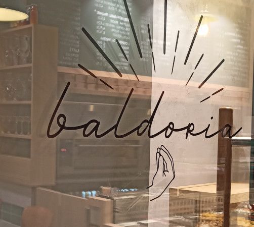 Logo de Baldoria sur la porte du restaurant de la rue Bachaumont