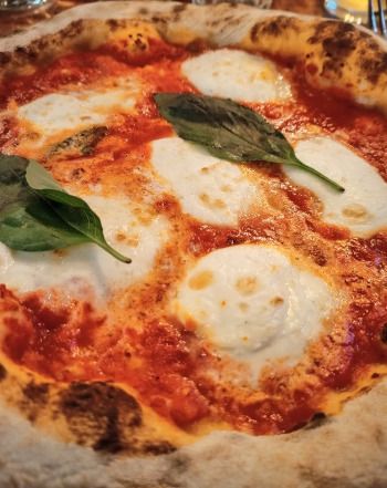 La pizza bufalina de Amore Mio Parigi