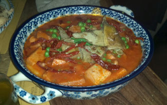 navarin de seiches, seiches fraîches, petits légumes et polenta crémeuse