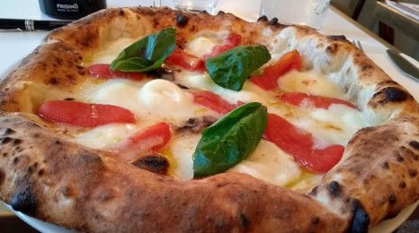 La pizza San Marzano de Iovine's Marais