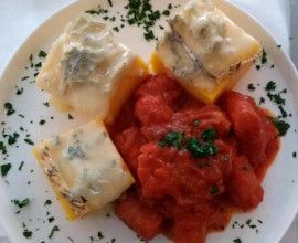 polenta poêlée avec du gorgonzola accompagnée d’un ragoût de petites saucisses