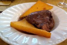 Salsamenteria di Parma - guancialini di maiale al lambrusco con polenta fritta
