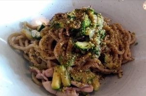 Spaghetti aux petits calamars et courgettes