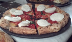 Pizza de Gennaro Nasti - La Famiglia di Rebellato