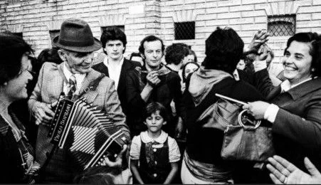 Gianni Berengo Gardin : Fêtes. Exposition à l'Institut culturel italien