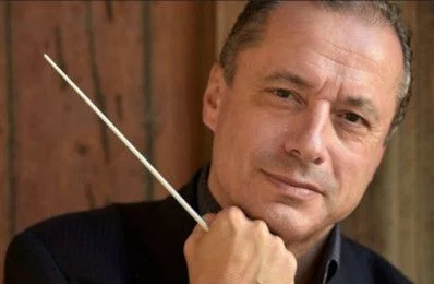 Le chef d'orchestre Marco Guidarini présente à La Libreria Gulda in viaggio verso Praga